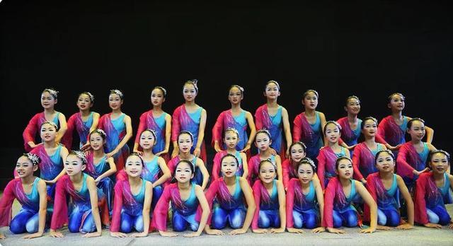 舞動童年 綻放風采——百官小學舞蹈隊勇奪上虞區(qū)中小學藝術節(jié)桂冠